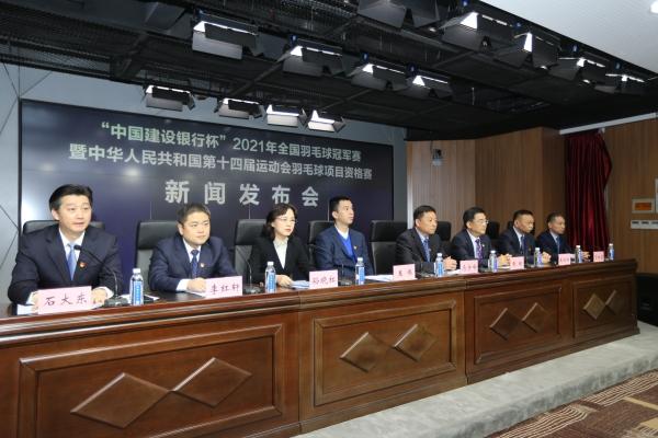 报！诺丁汉森林对阵阿斯顿维拉，赛事前瞻：欧联半决赛英超内战，欧联之王埃梅里手握致胜密码